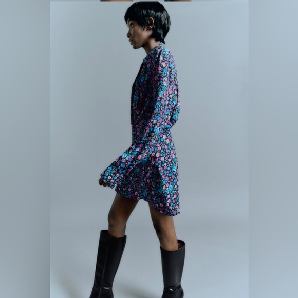 SOLD: ZARA SHORT SATIN EFFECT DRESS. Floral Print - Picture 4 of 8